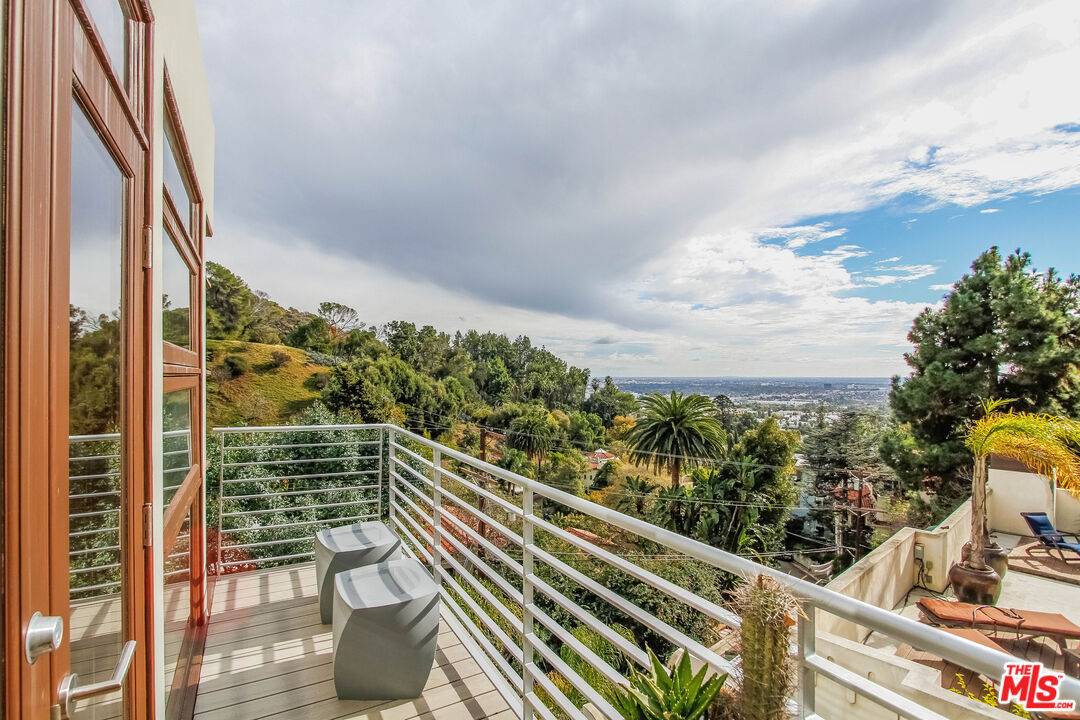 1929  N CURSON PL 5BR Hollywood Hills East La
