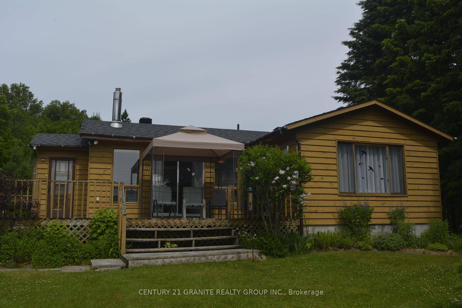 Charming Lakeview Bungalow with Deeded Access to Jordan Lake !