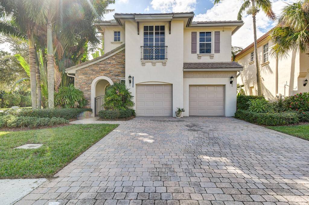 Sunlit 3 Bed 2. 5 Bath Courtyard Home.