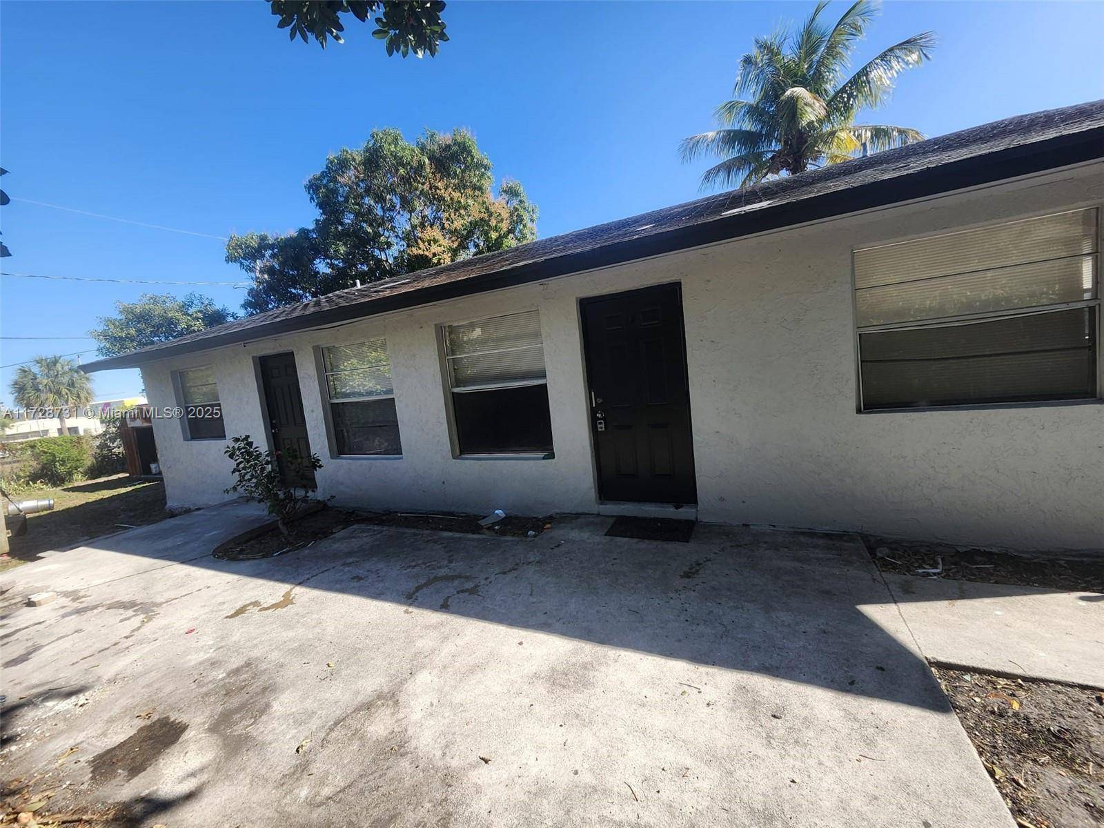 This duplex features two spacious 2 bedroom, 1 bathroom units that have been recently renovated.