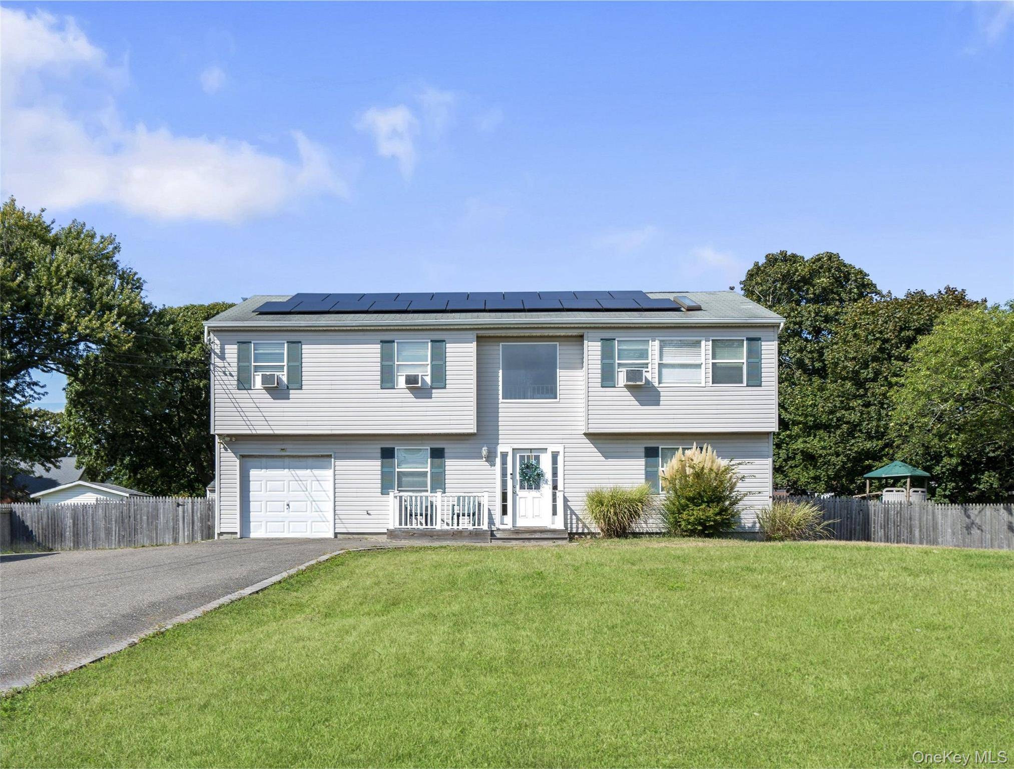 This expansive hi ranch was built in 2003 and is ideal for multi generation living or house hacking in a prime location.