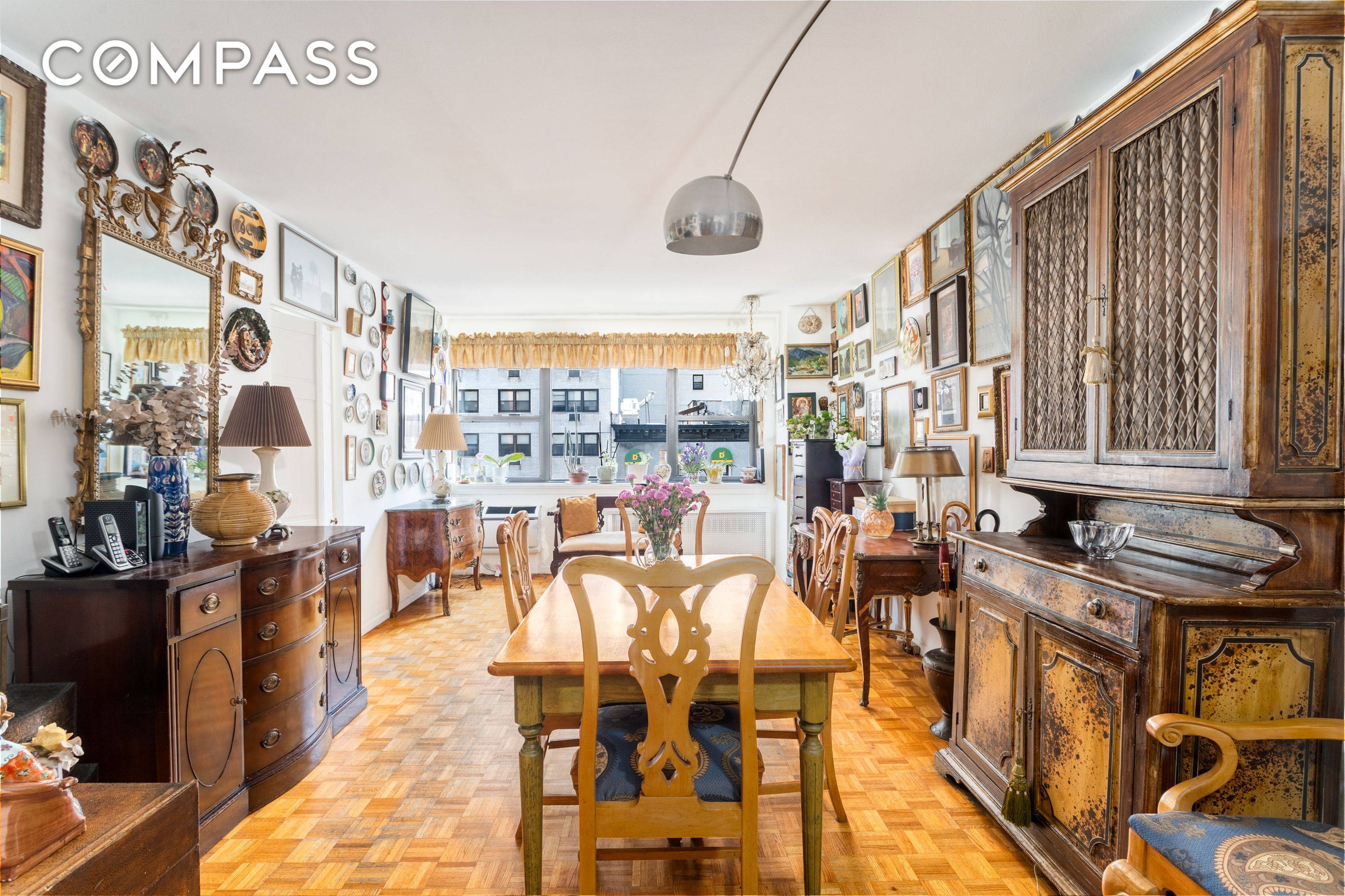 Looking for one bedroom with low maintenance and great light ?
