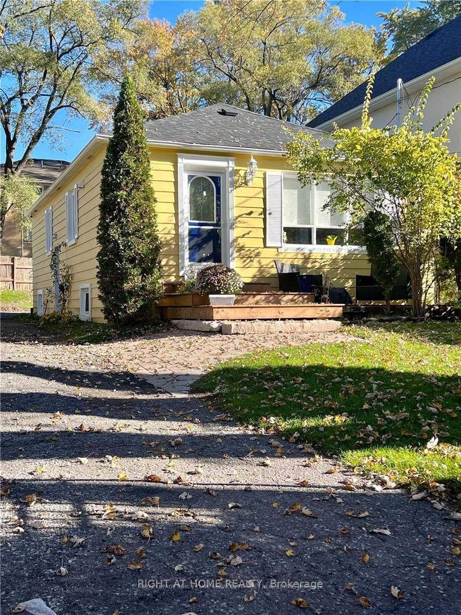 Step into this charming and updated 2 bedroom 1 bathroom bungalow nestled on Mississauga Rd a few steps away from the heart of Port Credit.
