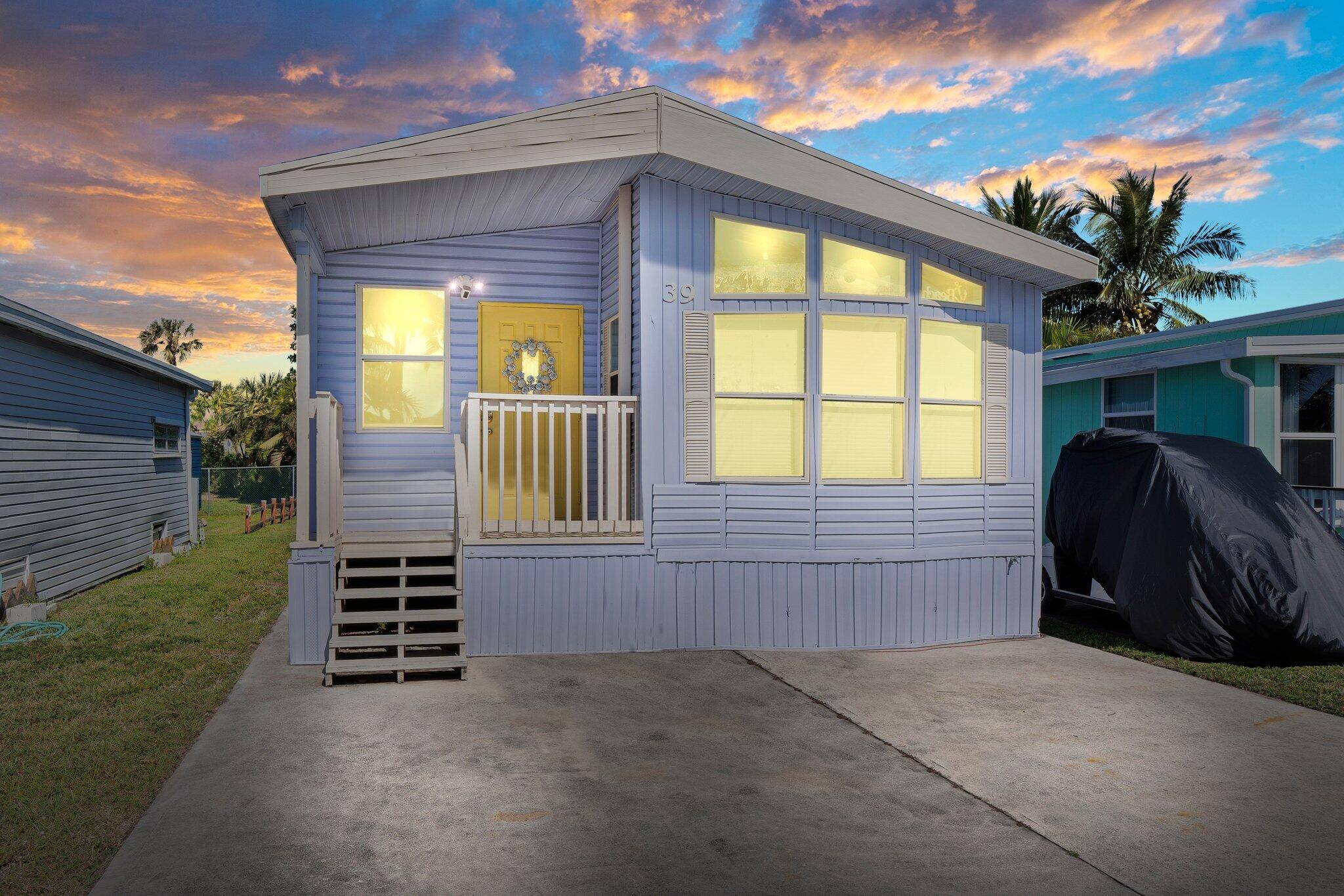 Investors this property can be rented out weekly Welcome to your slice of paradise on South Hutchinson Island !