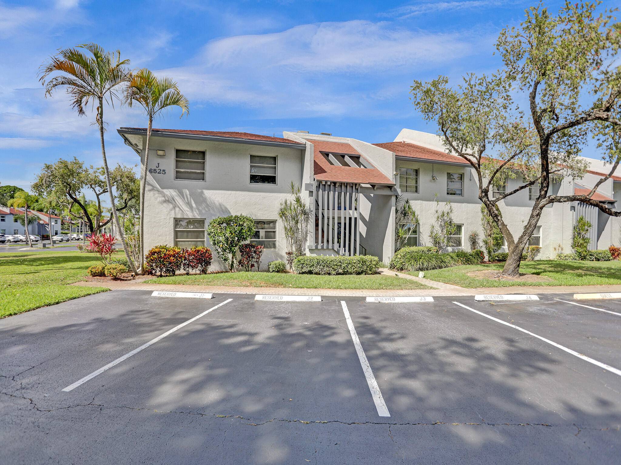 Welcome to your new home in the vibrant 55 community of Deauville Village !