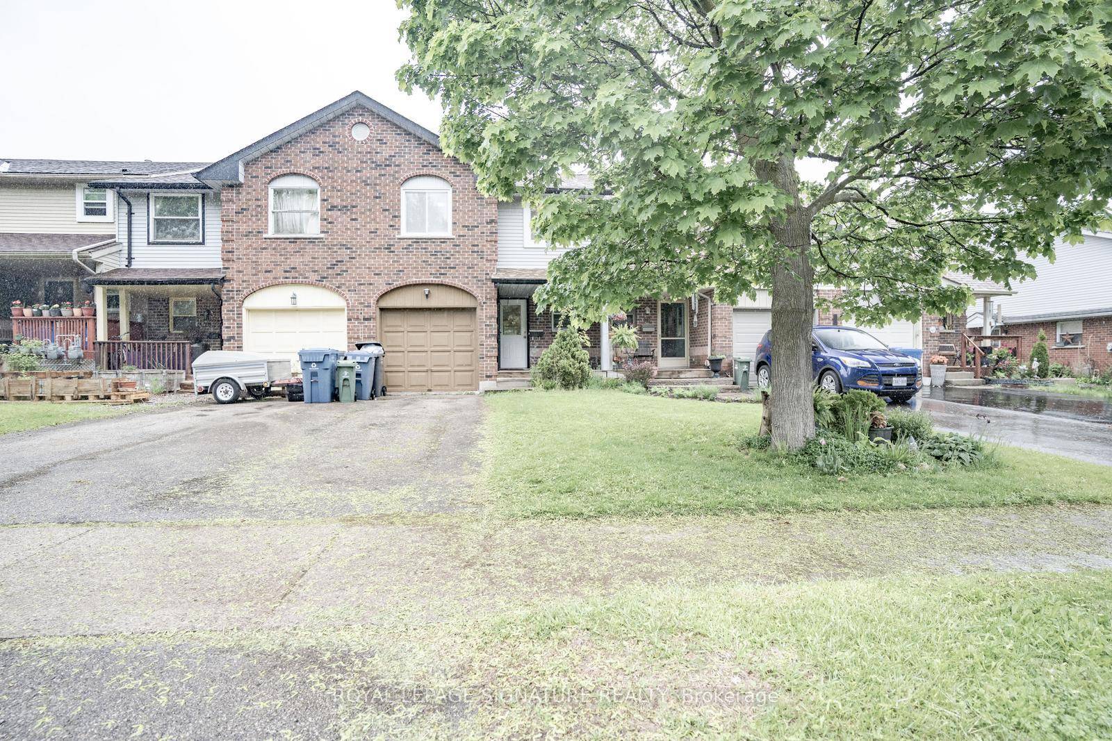 A rare find ! This freehold.