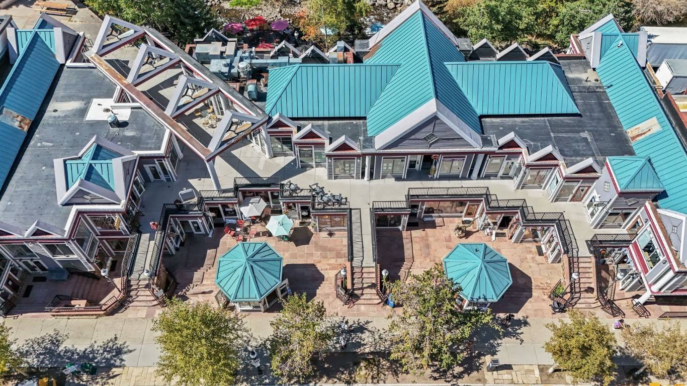 Four Seasons Plaza is a 100 leased shopping center on the bustling Main Street in Breckenridge, Colorado.