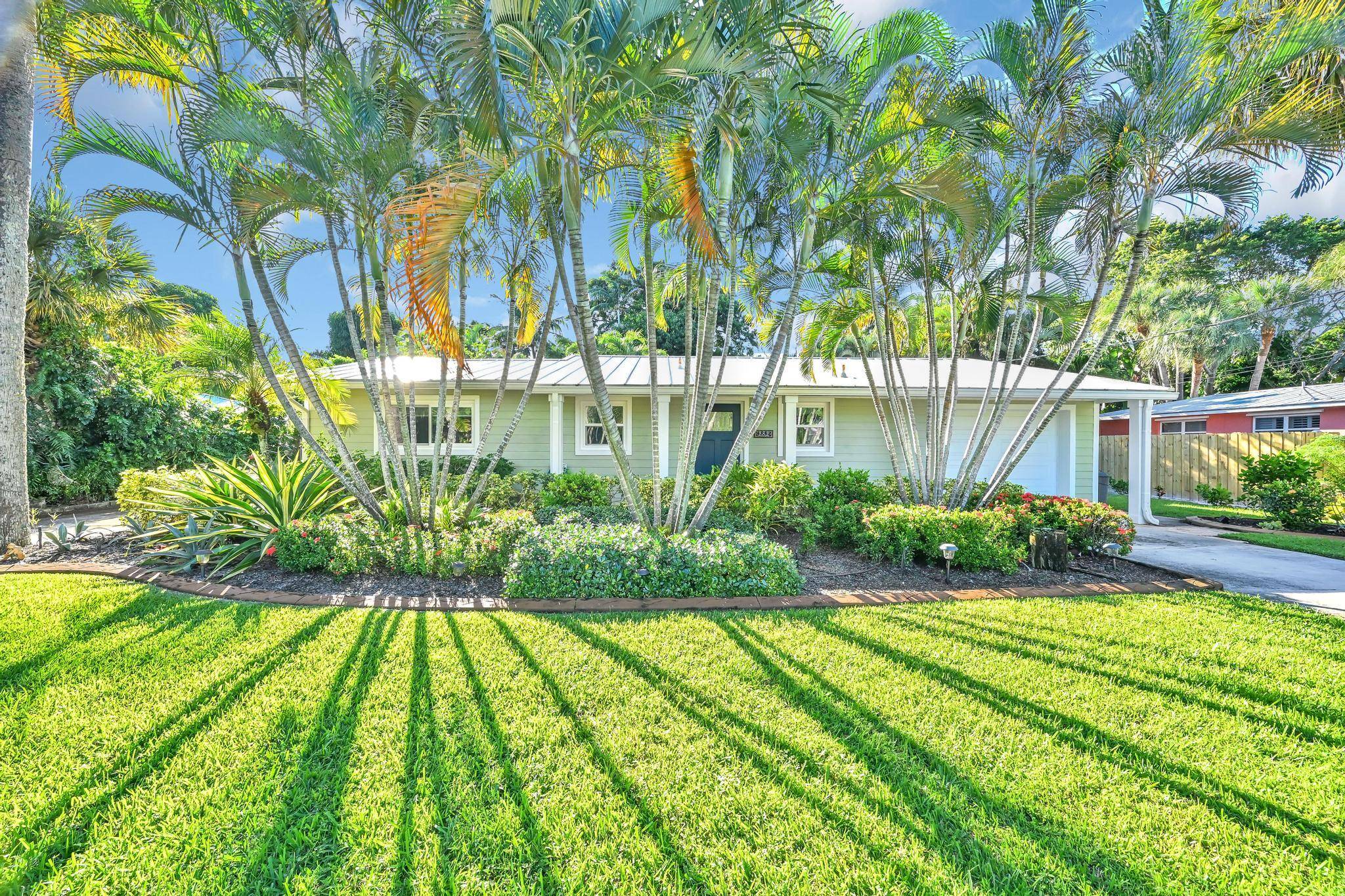 Welcome to your lush tropical paradise !