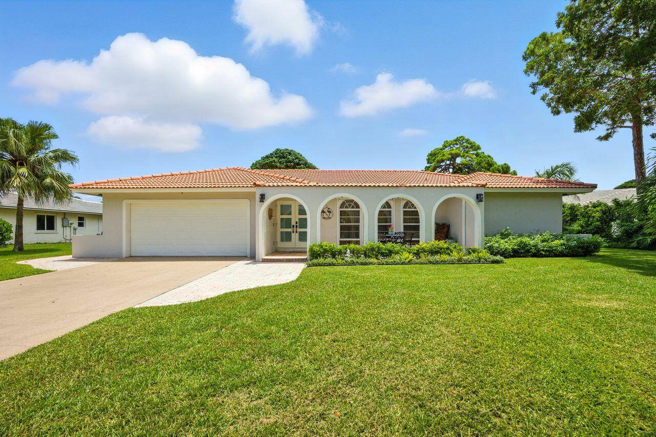 Nestled on a quiet cul de sac in the sought after Timbercreek community, this beautifully renovated 5 bedroom home offers the perfect blend of charm, space, and modern comfort.