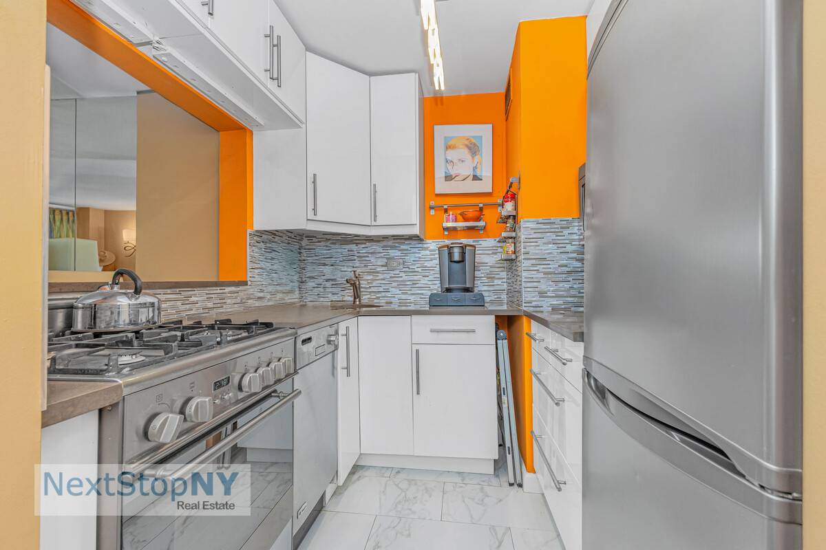 This high floor one bedroom offers a spacious layout and a beautifully renovated interior.