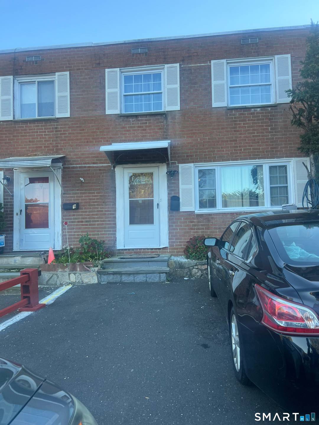 Centrally located in the heart of spring dale a remodeled single family that offers a comfortable living of a large 3 bedrooms and 1 and half bath, a large living, ...