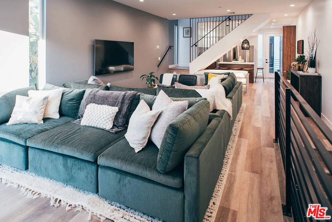 803 N Harvard Blvd 4BR La