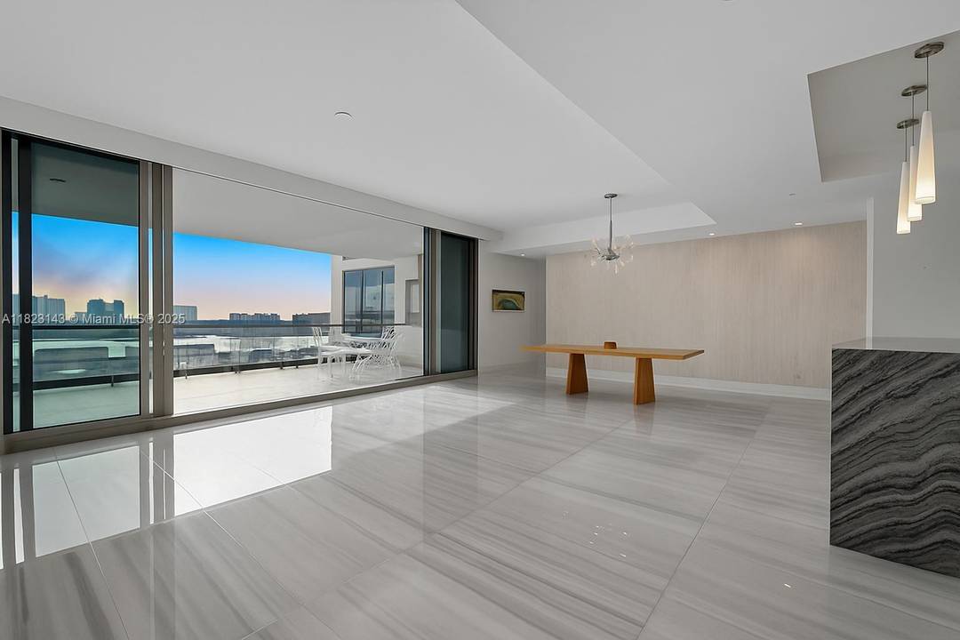 The only residence in the coveted 06 line, Residence 1506 pairs effortless luxury with smart investment value.