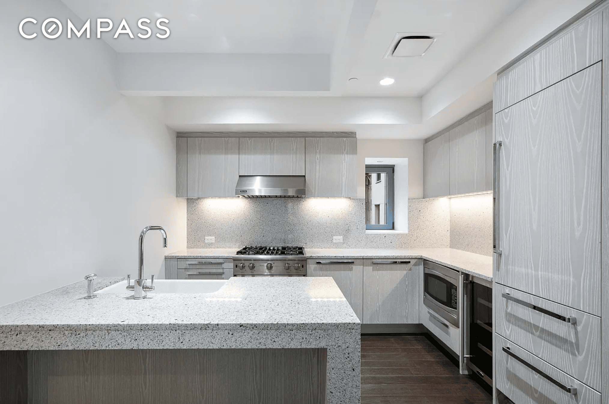 Elegant 2 Bedroom Residence at Warren Lofts Tribeca Living at Its Finest This expansive 2 bedroom, 2 bath home at the coveted Warren Lofts offers soaring 11 foot ceilings and ...
