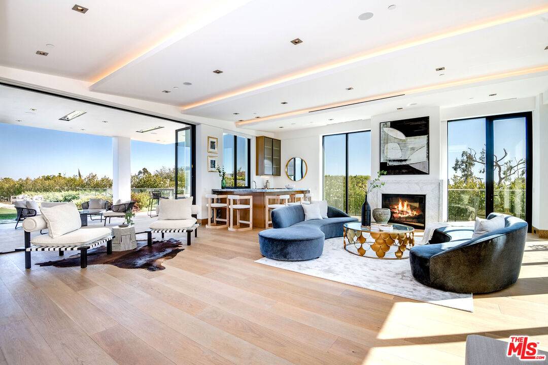 1130   Carolyn Way Beverly Hills LA