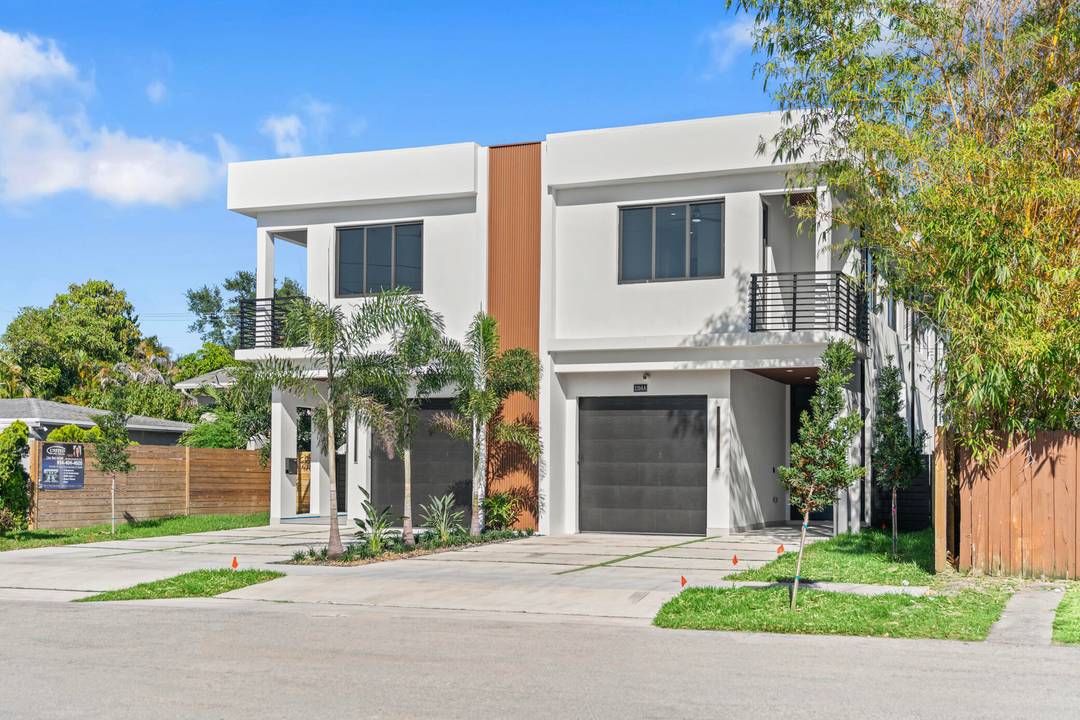This stunning newly built townhome in the up and coming area in Fort Lauderdale.
