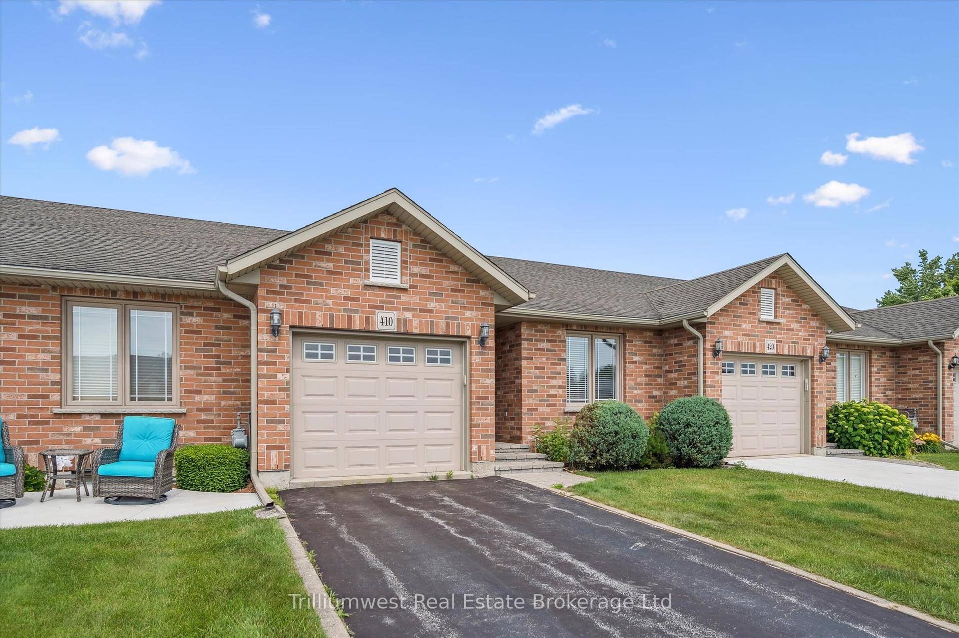 Welcome to 410 Catherine Street, a beautifully maintained, 2009 built, all brick freehold bungalow townhome, perfect for those looking to downsize or first time homebuyers seeking a low maintenance lifestyle.