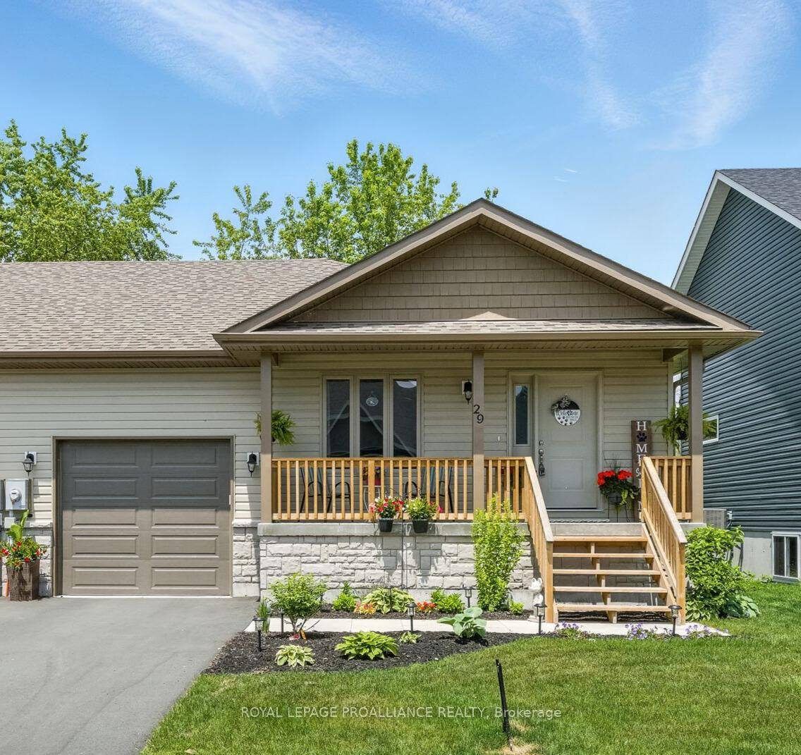 Welcome to 29 Rabbit Road where location truly makes the lifestyle !