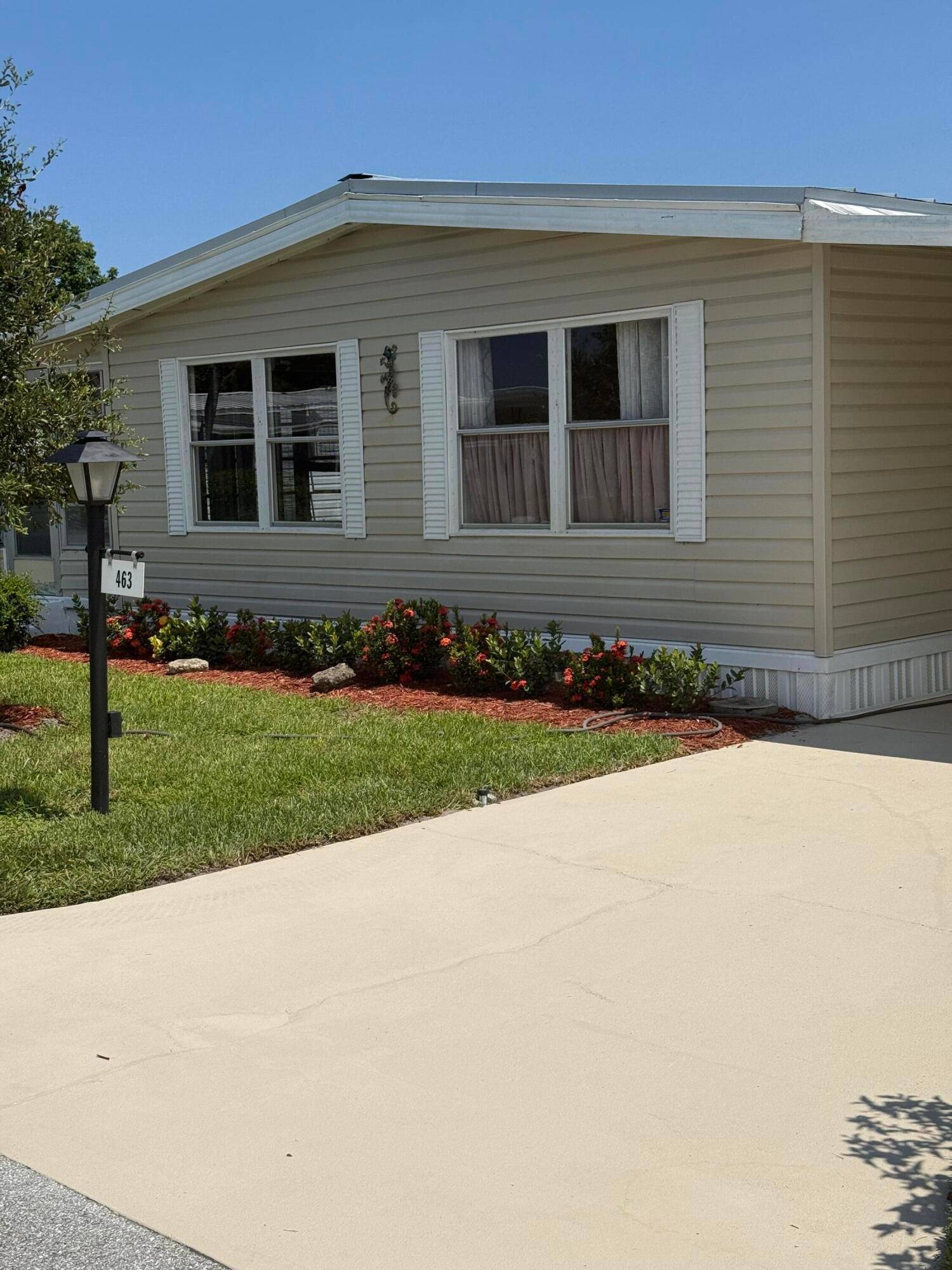 Welcome to 463 Onyx Way, a delightful 2 bedroom, 2 bathroom manufactured home nestled in the sought after 55 community of Pinelake Village in Jensen Beach.
