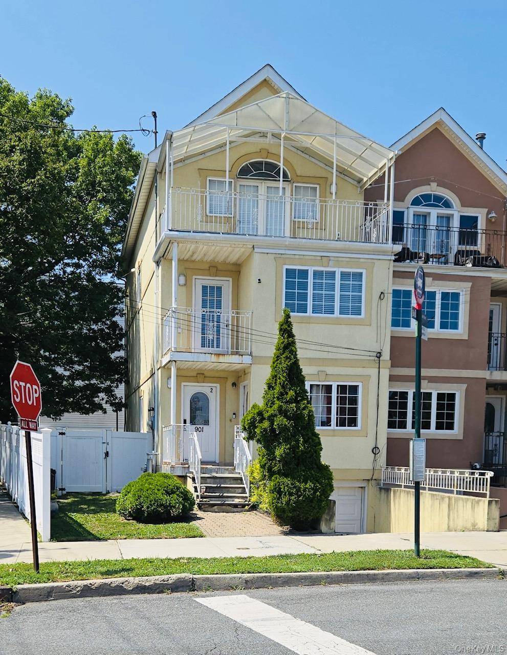 Welcome to 901 Dean Ave, great sized corner 2 family home.