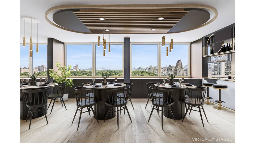 Welcome to Heaven on Earth, A Once in a Lifetime Penthouse Opportunity at 30 Central Park South Presenting an exceptional C ommercial Penthouse Condo on Manhattan s most iconic boulevard, ...