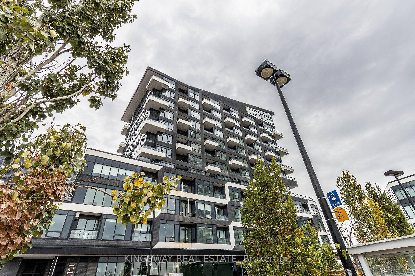 Gorgeous Beautiful Condo features1 Bedroom plus Den.