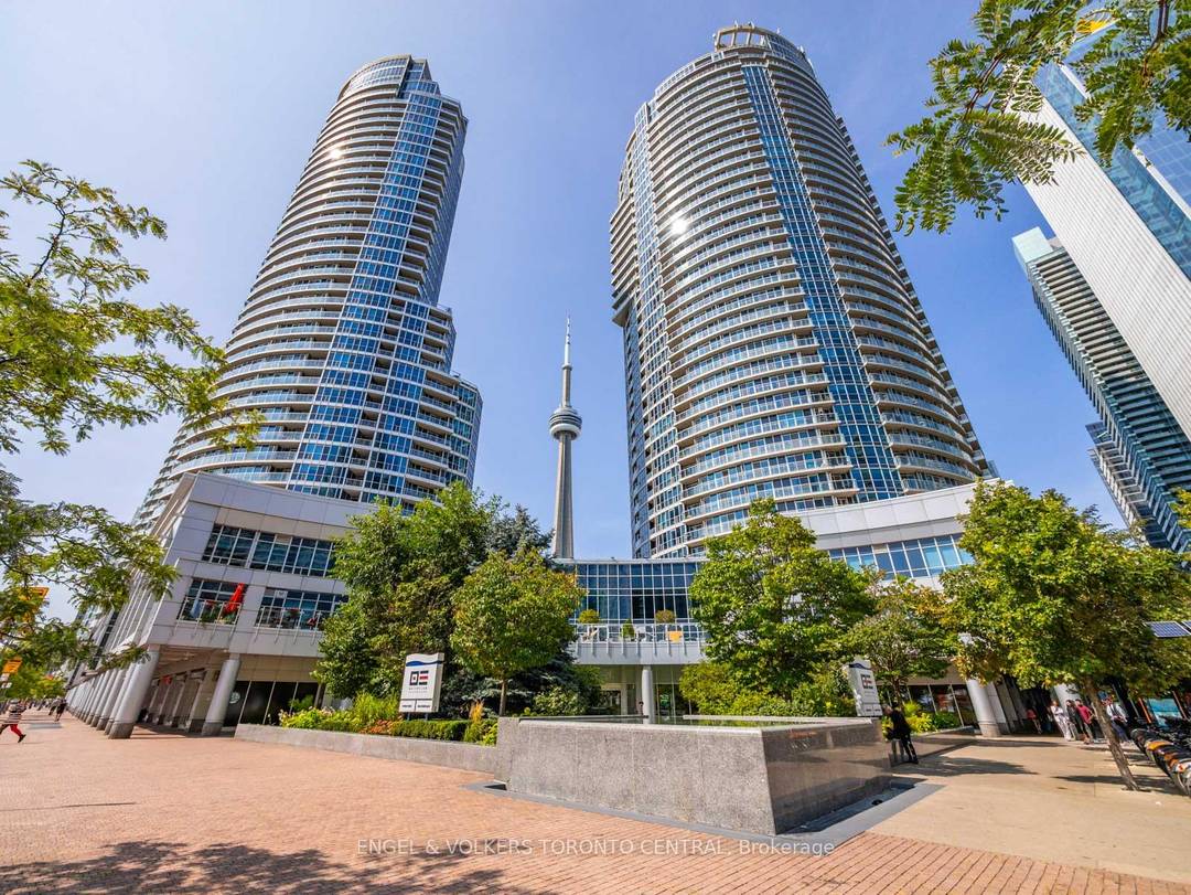 A Luxurious Furnished Penthouse Overlooking Lake Ontario amp ; Toronto's Iconic SkylineWelcome to an extraordinary 3, 000 sq.