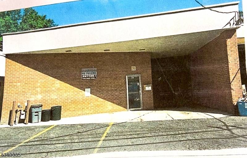 3750SF Facility w 1300SF of office space.