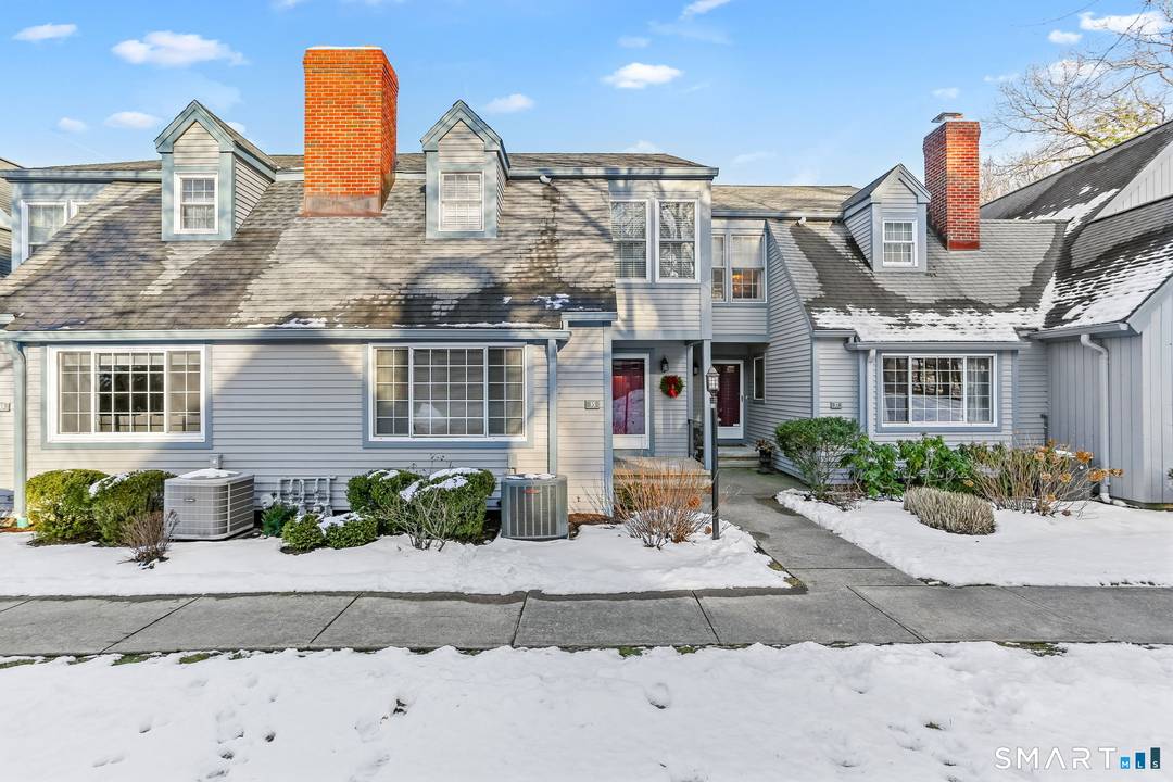 Welcome to 35 Balmaha Court ; a beautifully light and spacious 2 bedroom, 2.