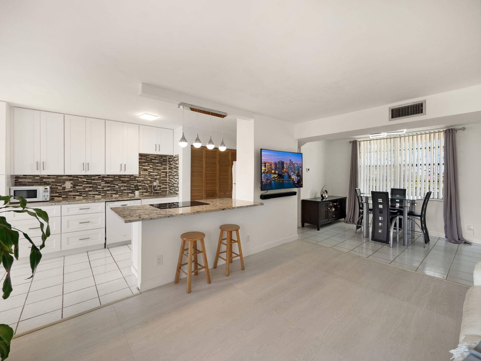 Beautifully updated 1 bedroom, 1.