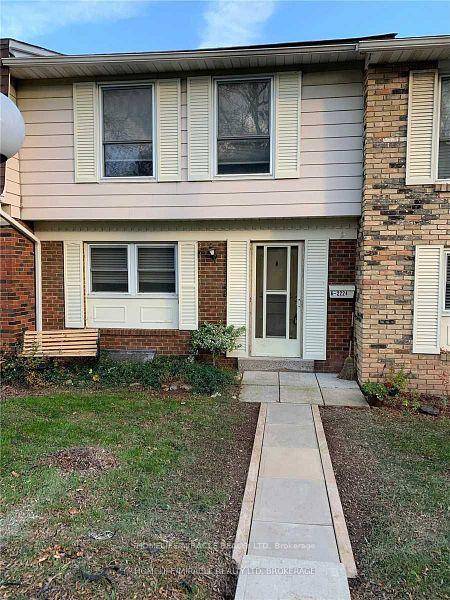 Well maintained amp ; Clean 3 bedroom townhouse with 2.