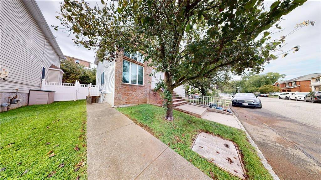 Big, private, and full of immense potential in this Center Hall, 4 bedroom, 4 bathroom Staten Island home offers generous living and dining areas along with an eat in kitchen, ...