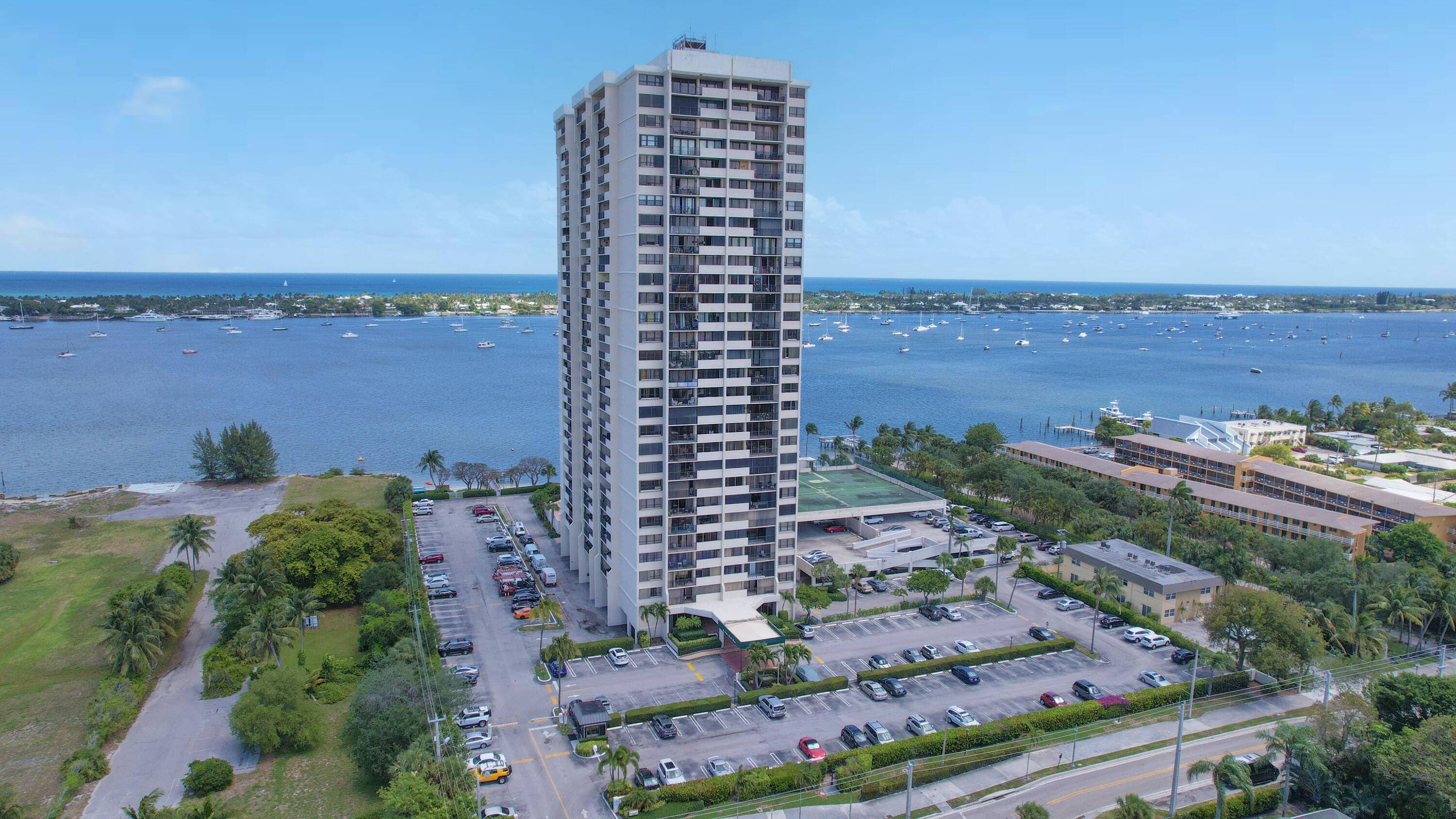 BREATHTAKING SOUTHEAST VIEW FROM THIS LIGHT BRIGHT 2 BEDROOM 2 BATH UNIT ON THE INTRACOASTAL.