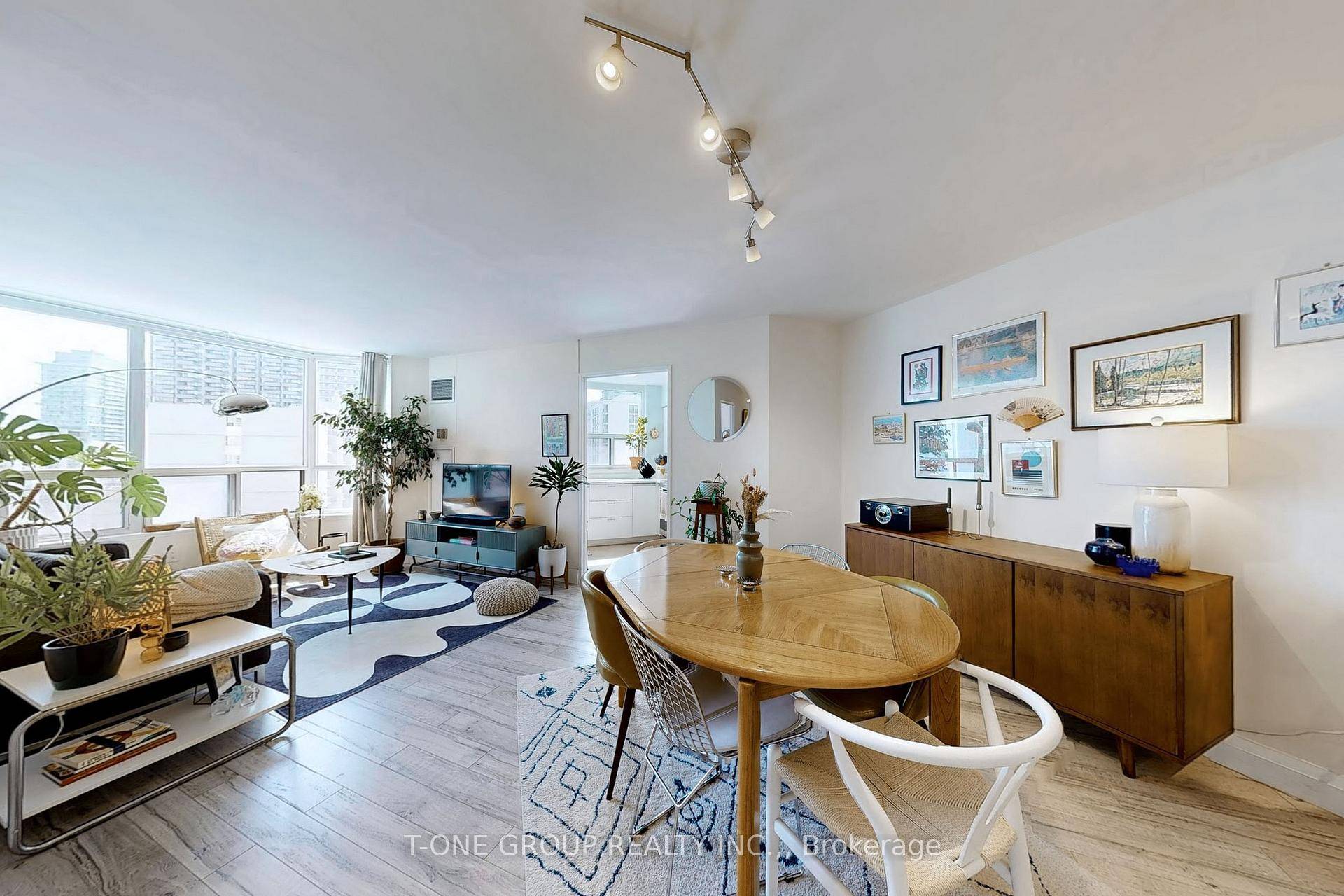 All Inclusive Utilities Welcome To The Cosmopolitan At 25 Maitland St A Bright And Stylish South Facing Corner Suite In One Of Downtown Toronto's Most Charming Boutique Buildings.