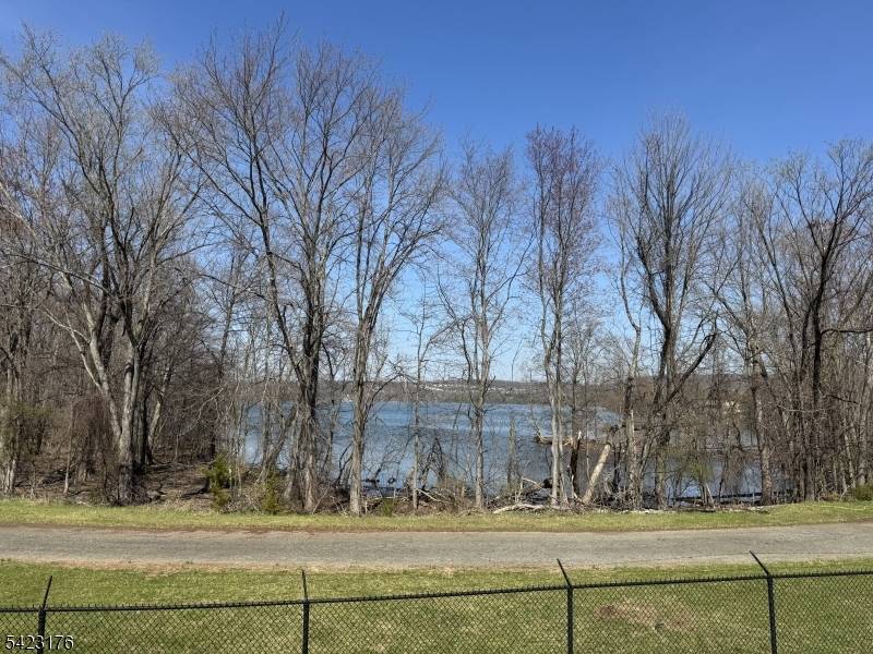 Welcome to prestigious Grandover Pointe in Wayne !