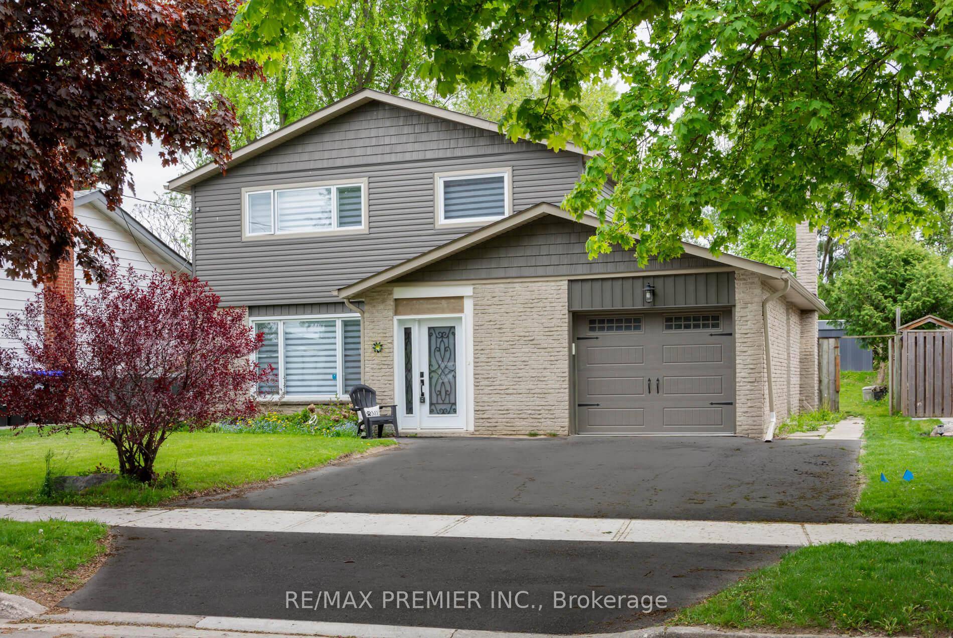 This Approximately 1714 Sq Ft Side Split Plus 919 Finished Basement Apt With One Bedroom, Kitchen, Full Bath, Open Concept Rec Room Is Priced For The Market.
