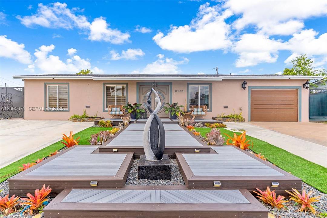 Stunning 4 bedrooms 3. 5 bathrooms home featuring exquisite design and exceptional convenience !