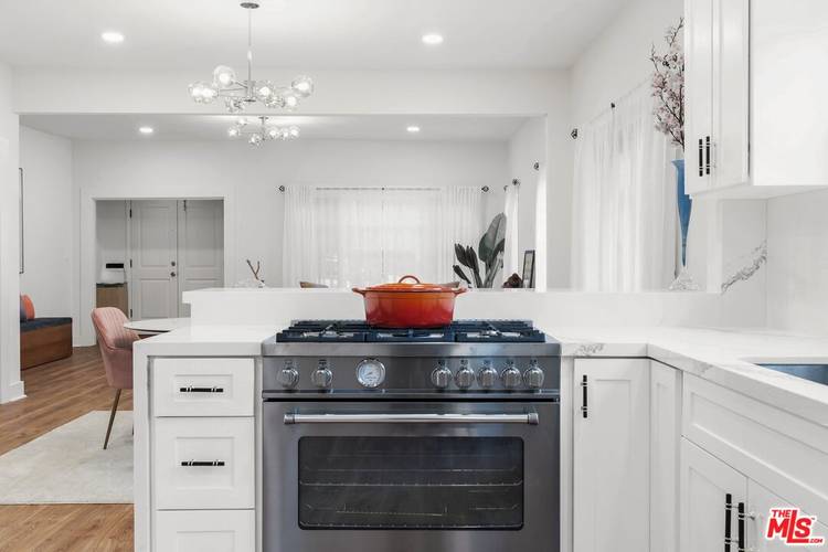 653  West Knoll Dr 4BR Sunset Strip La