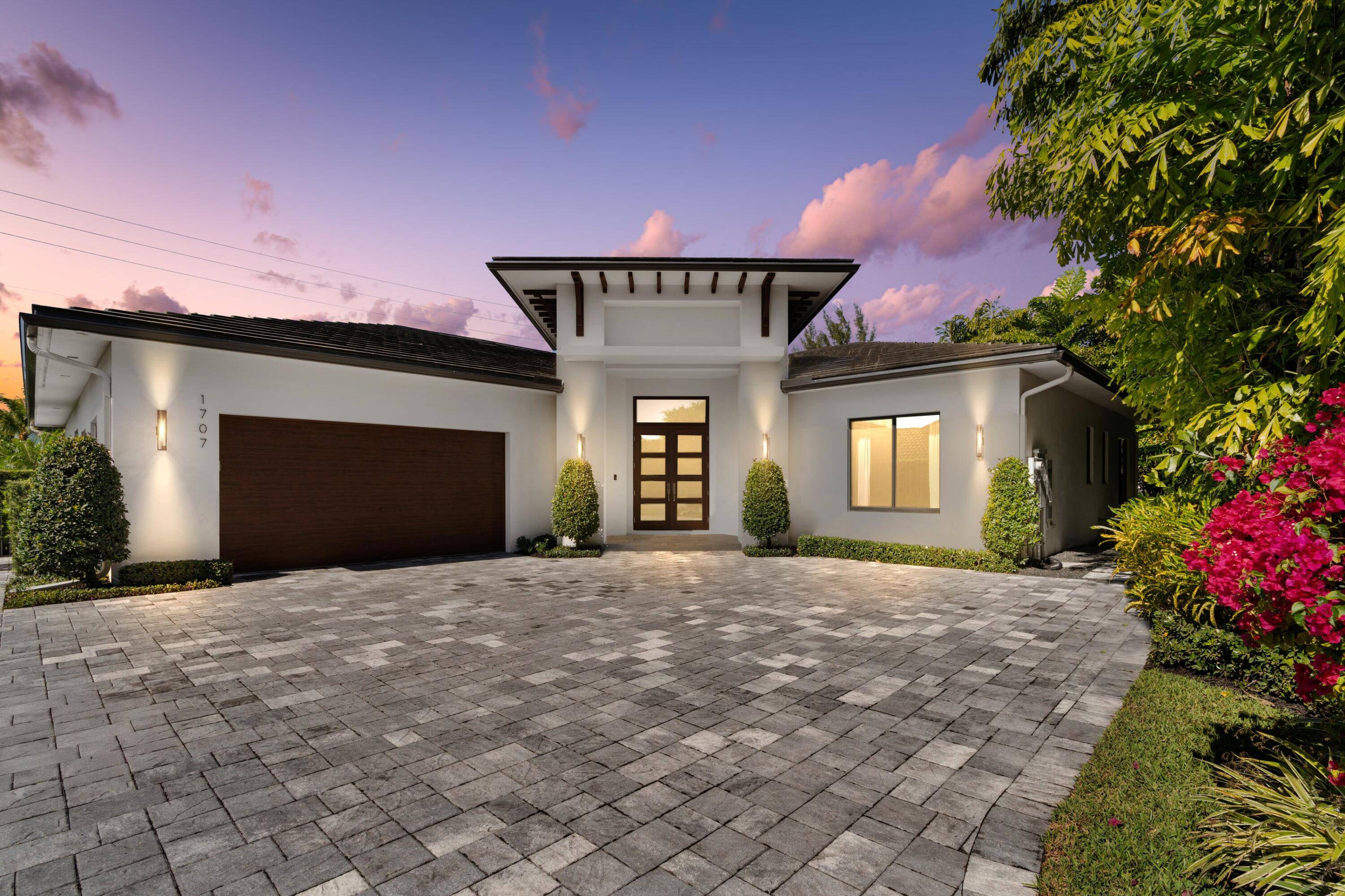 ABSOLUTELY GORGEOUS ESTATE IN PRESTIGIOUS CAMINO LAKES NEW CUSTOM BUILD 2020 EXQUISITE HIGH END QUALITY CONSTRUCTION WORKMENSHIP 12''X 96'' Italian Marble Porcelain Floors All 12' Grand Coffered Ceilings 10' Wall ...