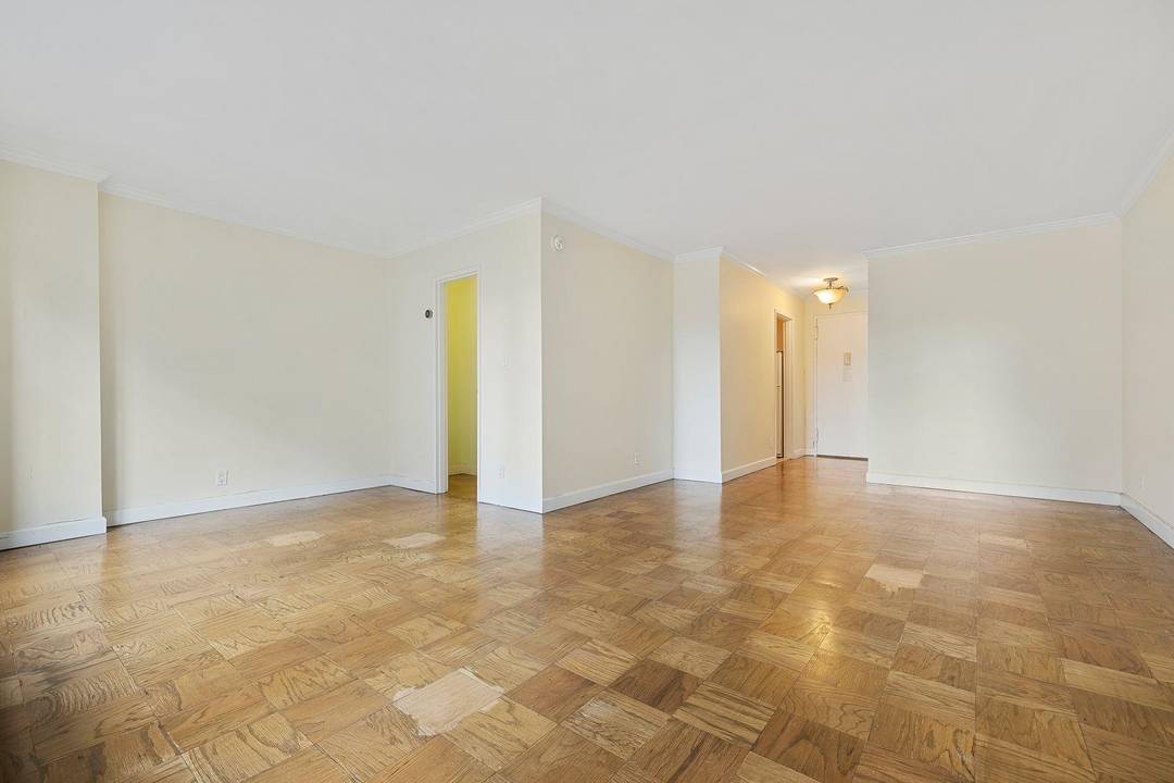 This fantastic condition, sunny alcove studio boasts a renovated bathroom and updated kitchen with beautiful crown molding throughout apartment.