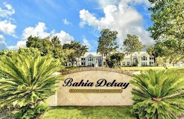 Welcome to home to this beautifully updated first floor 1 bedroom, 1 bathroom unit in East Delray gated community.