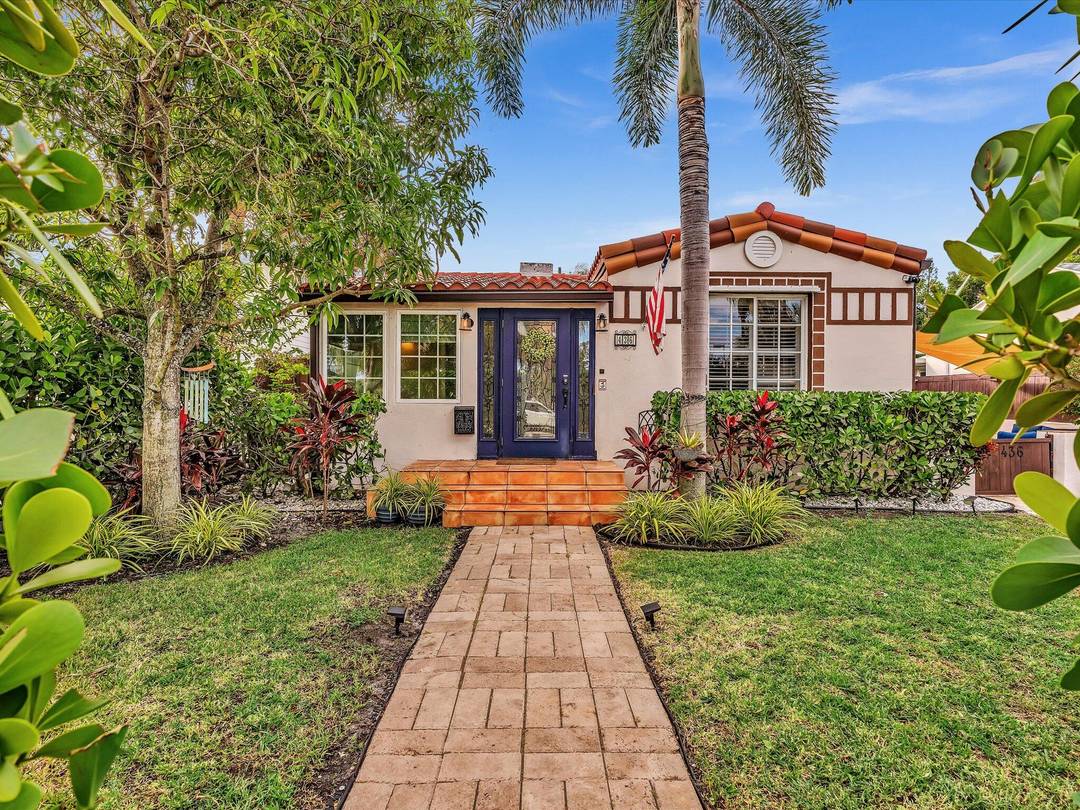 Charming 3BD 2BA home Studio Guest Cottage, fully furnished and ready to live like you're on vacation !