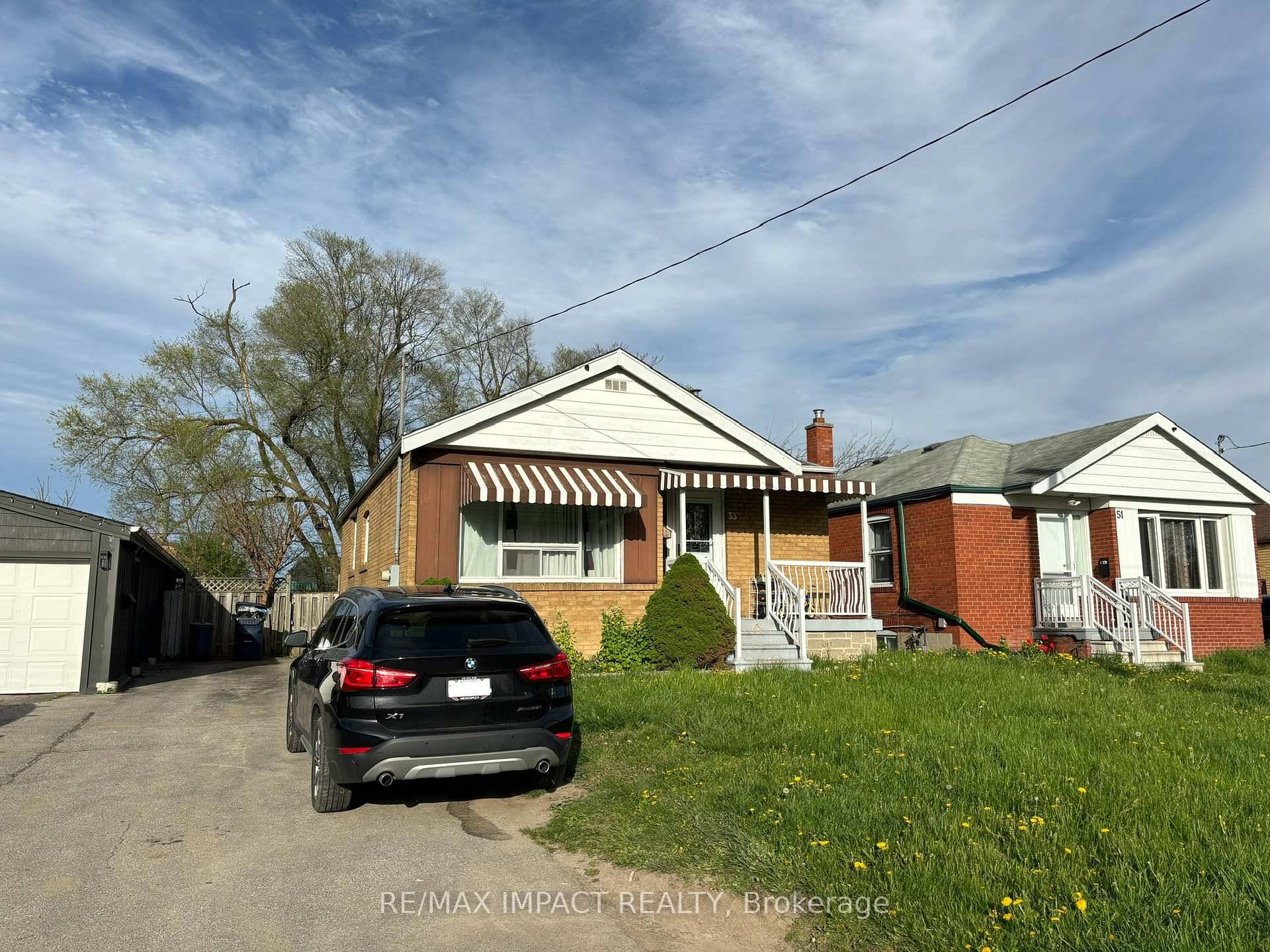 Stunning Upgraded Basement Apartment In A Very Quiet amp ; Family Friendly Neighbourhood.