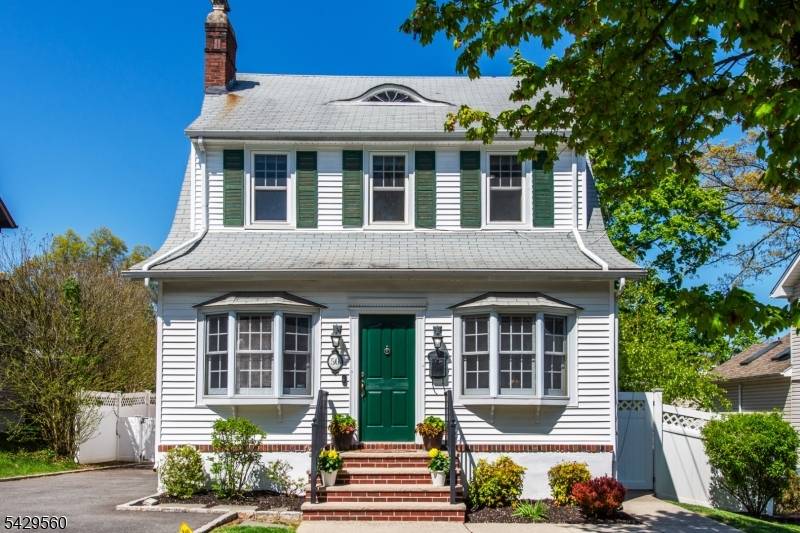 Sparkling colonial just a stone's throw from acclaimed Verona Park A Forest School, as well as downtown Verona shops, restaurants, houses of worship.