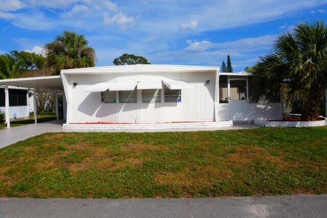 Welcome to this bright, cheerful home in the desirable 55 community of Maralago Cay.