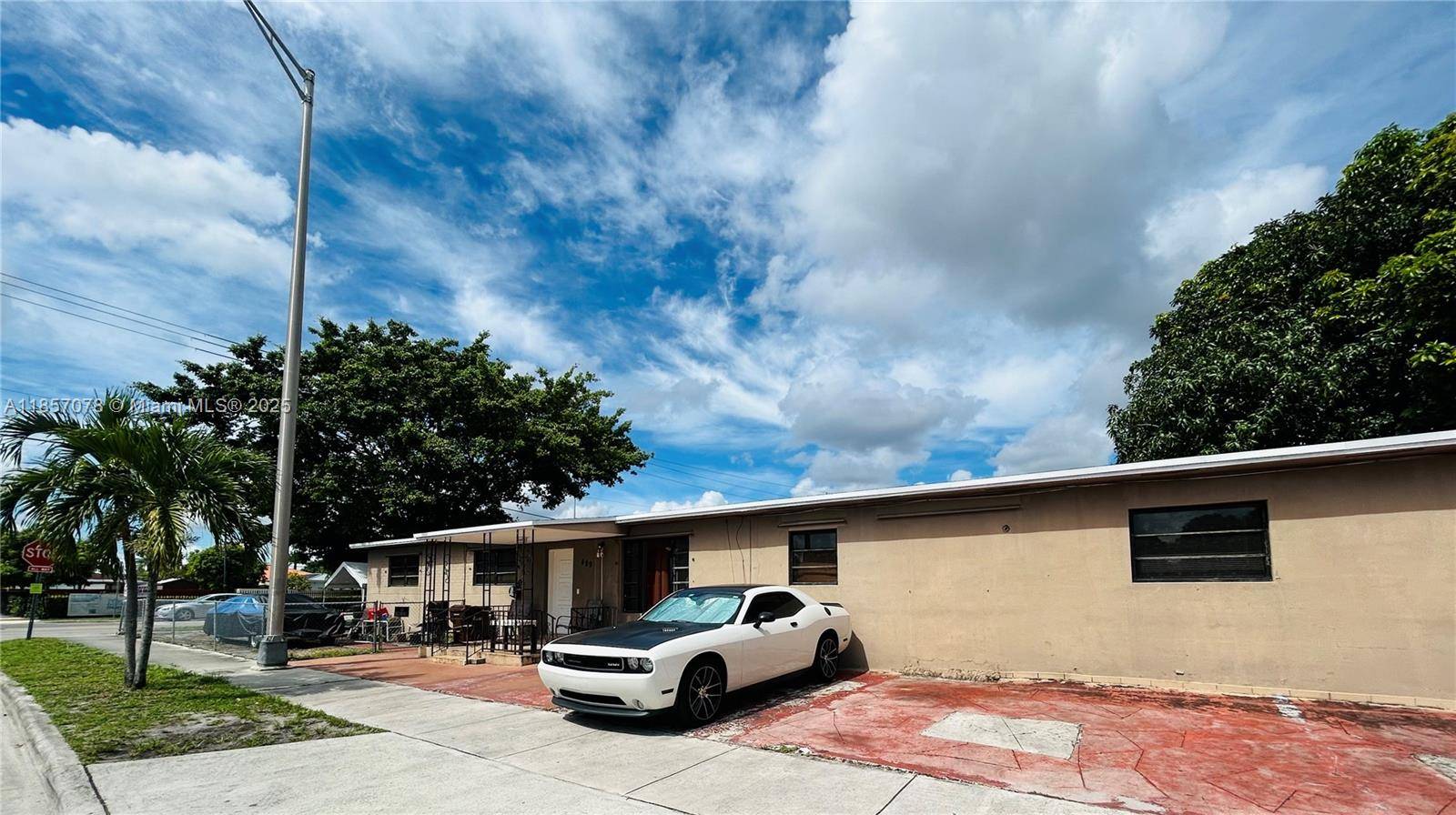 Great property in the heart of Hialeah.