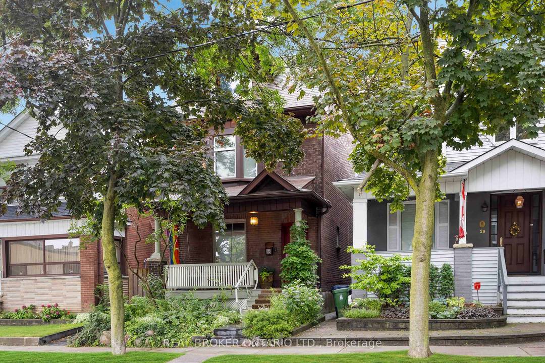 Lease Alert ! Hot off the press and ready for you to move in at 18 Langford Ave.