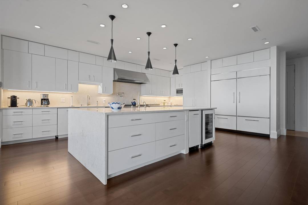 Stunning contemporary double oceanfront residence offering over 8, 800 total square feet and sweeping, unobstructed ocean views, this exceptional 5 bedroom, 6 full and 2 half bath condominium features expansive ...