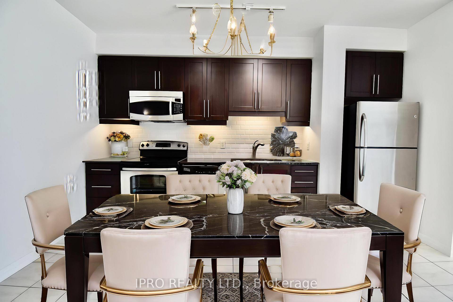 Welcome to this 21st Floor Unit In The Luxurious Onyx Condo In The Heart Of MississaugaCityCentre !