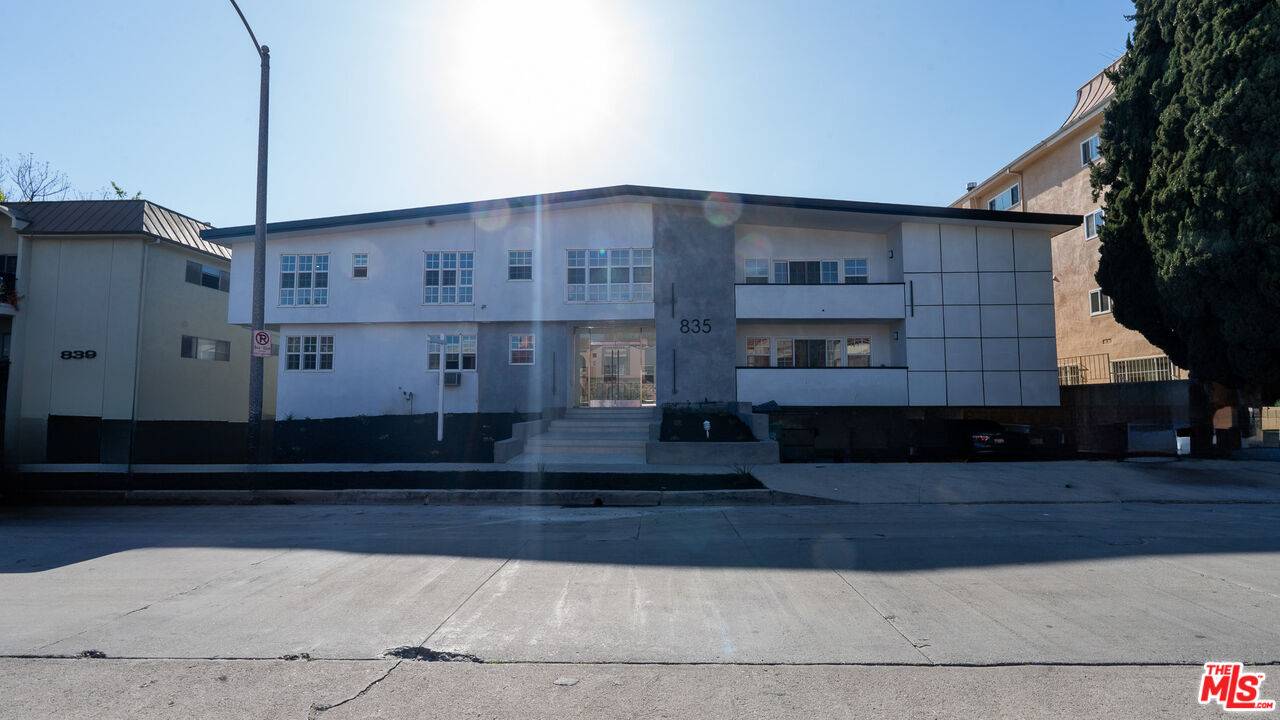 835  S Sherbourne Dr 2BR Beverlywood La